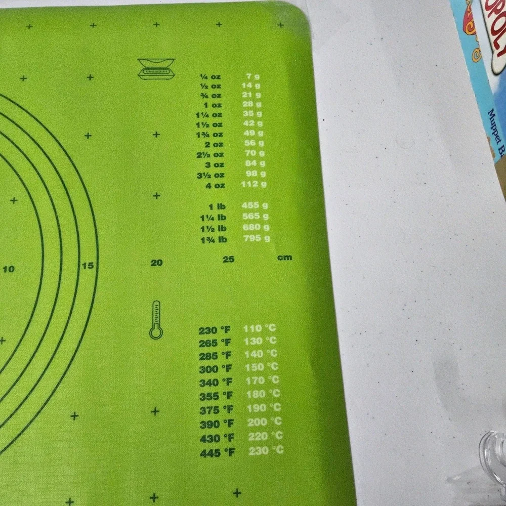 Tupperware Bakers Mat Green Silicone Pastry Made in Germany 2004 Dart Industries